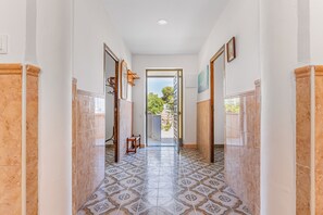 Interior - Holiday Home 'Antique Spanish Villa' with Private Terrace, Wi-Fi and Air Conditioning (Guardamar del Segura)