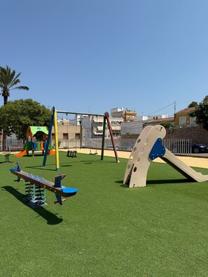 Children’s area - Holiday Home 'Antique Spanish Villa' with Private Terrace, Wi-Fi and Air Conditioning (Guardamar del Segura)
