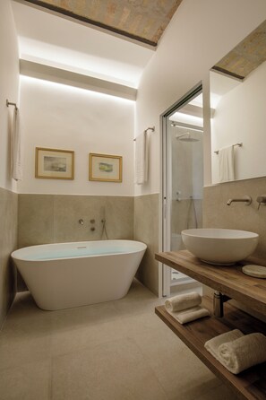 Luxury Double Room, 1 Queen Bed, Private Bathroom, City View | Bathroom | Free toiletries, hair dryer, towels, soap - Rome for Two (Rome)