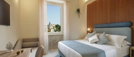 Deluxe Double Room, 1 Queen Bed, Private Bathroom, City View