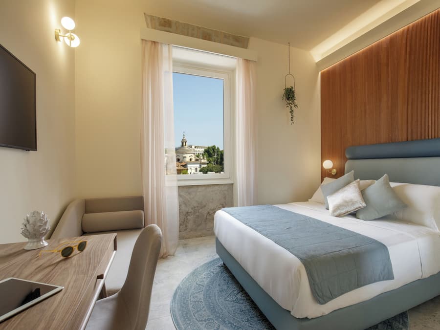 Deluxe-Doppelzimmer, 1 Queen-Bett, eigenes Bad, Stadtblick | Zimmersafe, Schreibtisch, laptopgeeigneter Arbeitsplatz