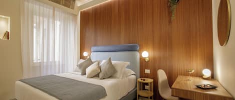 Deluxe Suite, 1 King Bed with Sofa bed, Kitchenette, Courtyard View