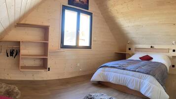 2 bedrooms, iron/ironing board, WiFi