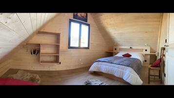 2 bedrooms, iron/ironing board, WiFi