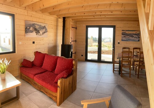 Chalet 'Artense Lodge' with Mountain View, Wi-Fi and Air Conditioning