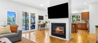 Outdoor oasis w/ view & Hot tub