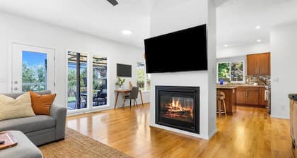 Outdoor oasis w/ view & Hot tub