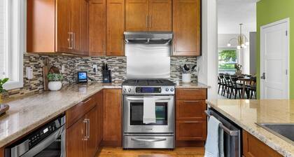 Modern 3BR + loft retreat with hot tub, fire pit, and stunning city/mountain views