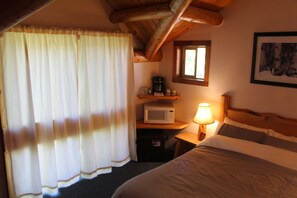 2 bedrooms, internet, bed sheets - Dancing Wolf Two Bedroom Two Bath Townhouse (Winthrop)