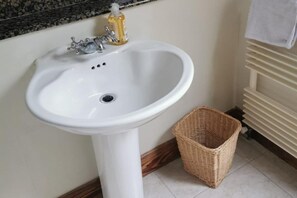 Separate tub and shower, deep soaking tub, towels - Mount Juliet Country House Retreat (Thomastown)