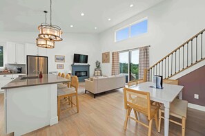 Interior - 3-story home for 12 Near Ark w/Hot Tub & Parking! (Dry Ridge)