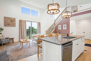 Unclassified image, 4 of 32, button