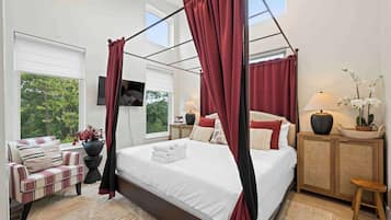 3 bedrooms, iron/ironing board, travel crib, WiFi