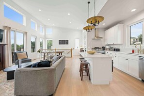 Unclassified image, 3 of 49, button