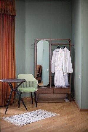 Deluxe Double Room, 1 King Bed | In-room safe, desk, laptop workspace, iron/ironing board