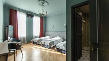 Safe på rommet, strykejern/-brett og wi-fi (inkludert)