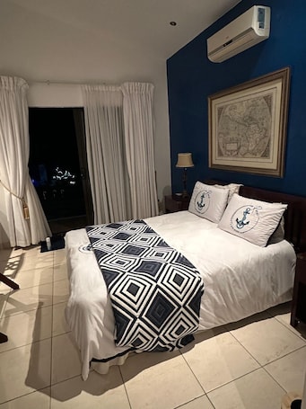 Casa familiar, 5 habitaciones, vistas a la piscina, junto a la piscina | Ropa de cama de alta calidad y edredones de plumas. Ate Amanha