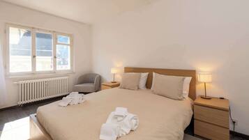 3 Schlafzimmer, Schreibtisch, Bügeleisen/Bügelbrett, WLAN