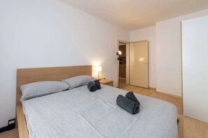 1 bedroom, desk, iron/ironing board, WiFi