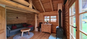Fernseher, Kamin, Tischtennisplatte
