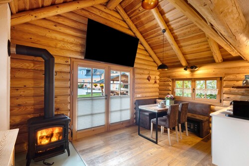 Chalet 'Am See' mit Bergblick, privater Terrasse und WLAN