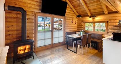 Chalet 'Am See' with Mountain View, Private Terrace and Wi-Fi