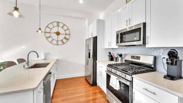 Coffee/tea maker, fridge, microwave, oven