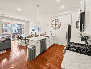 Fridge, microwave, oven, stovetop - Elegant 3BR Getaway - Walkable Northern Liberties (Philadelphia)