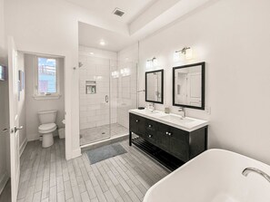 Shower - Elegant 3BR Getaway - Walkable Northern Liberties (Philadelphia)