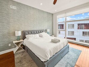 3 bedrooms, WiFi, bed sheets - Elegant 3BR Getaway - Walkable Northern Liberties (Philadelphia)
