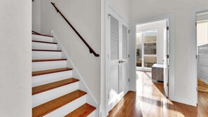 Interior - Charming 3BR | Sleeps 8 | Walk to Liberty Bell (Philadelphia)