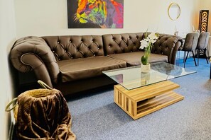 Smart TV - Spacious 7BR Apartment – Prime Location (Wien)