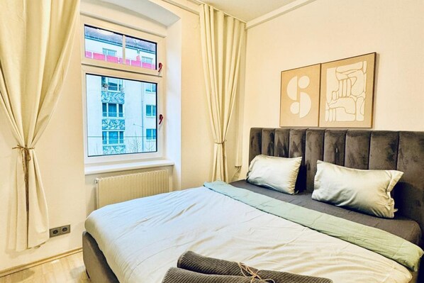 7 bedrooms - Spacious 7BR Apartment – Prime Location (Wien)