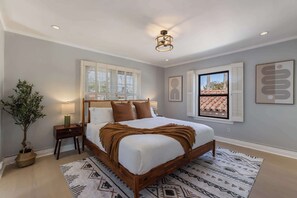 5 bedrooms, iron/ironing board, WiFi, bed sheets - Casa Patricia by Oraklus (Los Angeles)