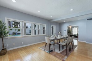 Dining - Casa Patricia by Oraklus (Los Angeles)