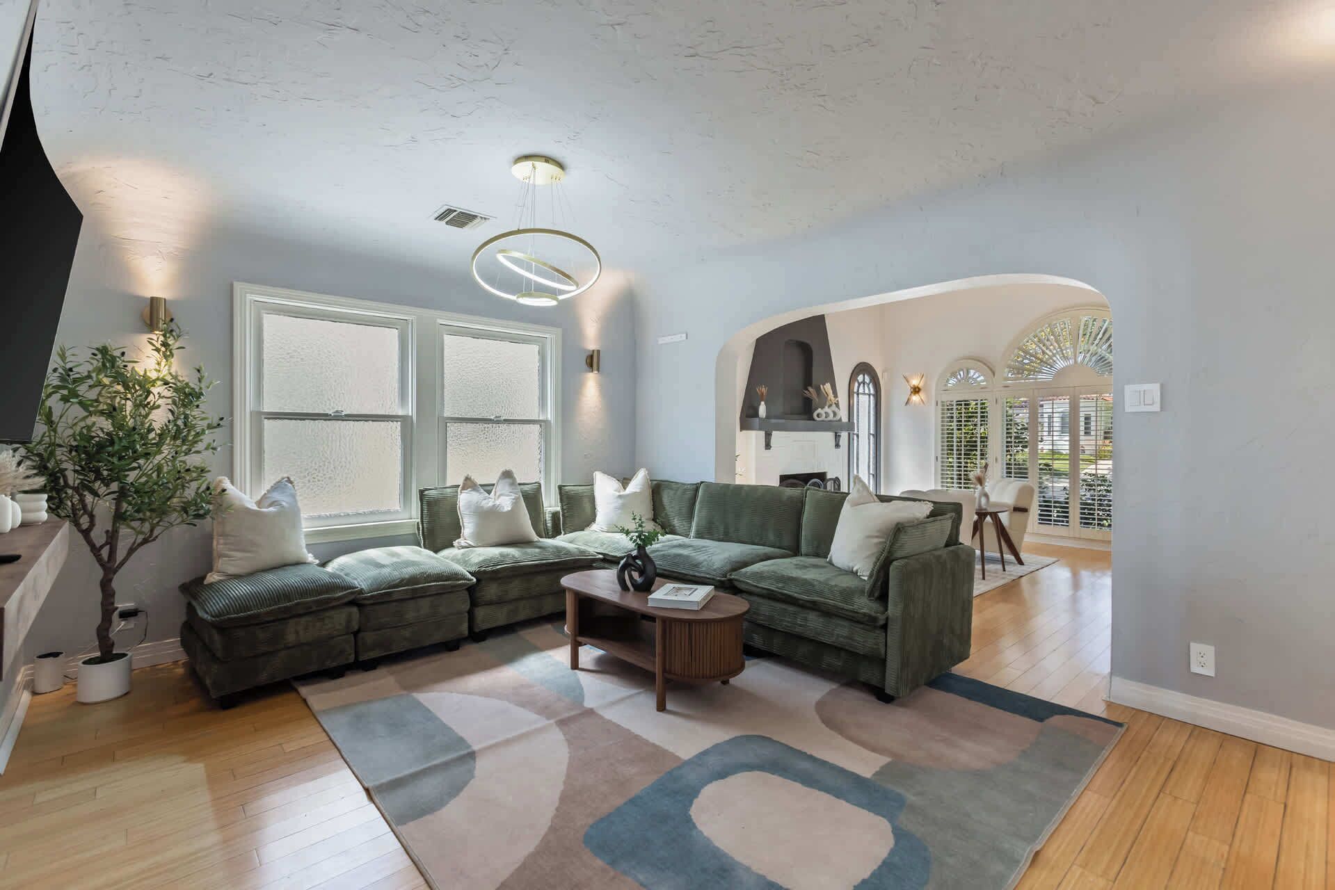 テレビ、暖炉、書斎 / ワークスペース