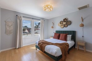 5 chambres, fer et planche à repasser, Wi-Fi, draps fournis