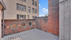 Terrace/patio - Chic 1BR Retreat | Sleeps 4 | Liberty Bell Philly (Philadelphia)