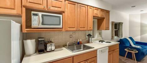 Frigorífic, microones, forn i placa de cuina