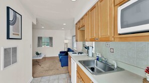 Fridge, microwave, oven, stovetop - Chic 1BR Retreat | Sleeps 4 | Liberty Bell Philly (Philadelphia)