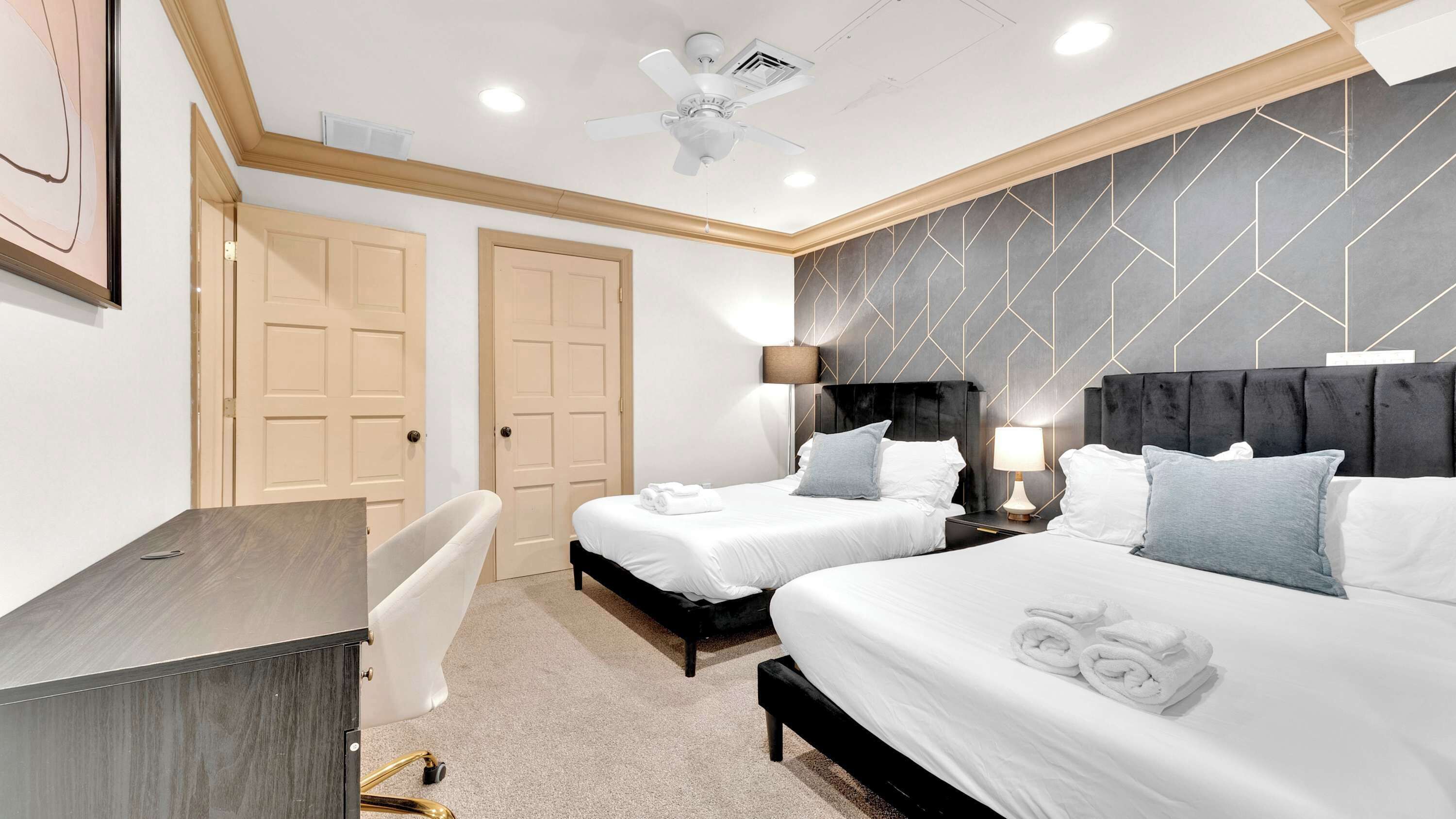 5 bedrooms, iron/ironing board, WiFi, bed sheets