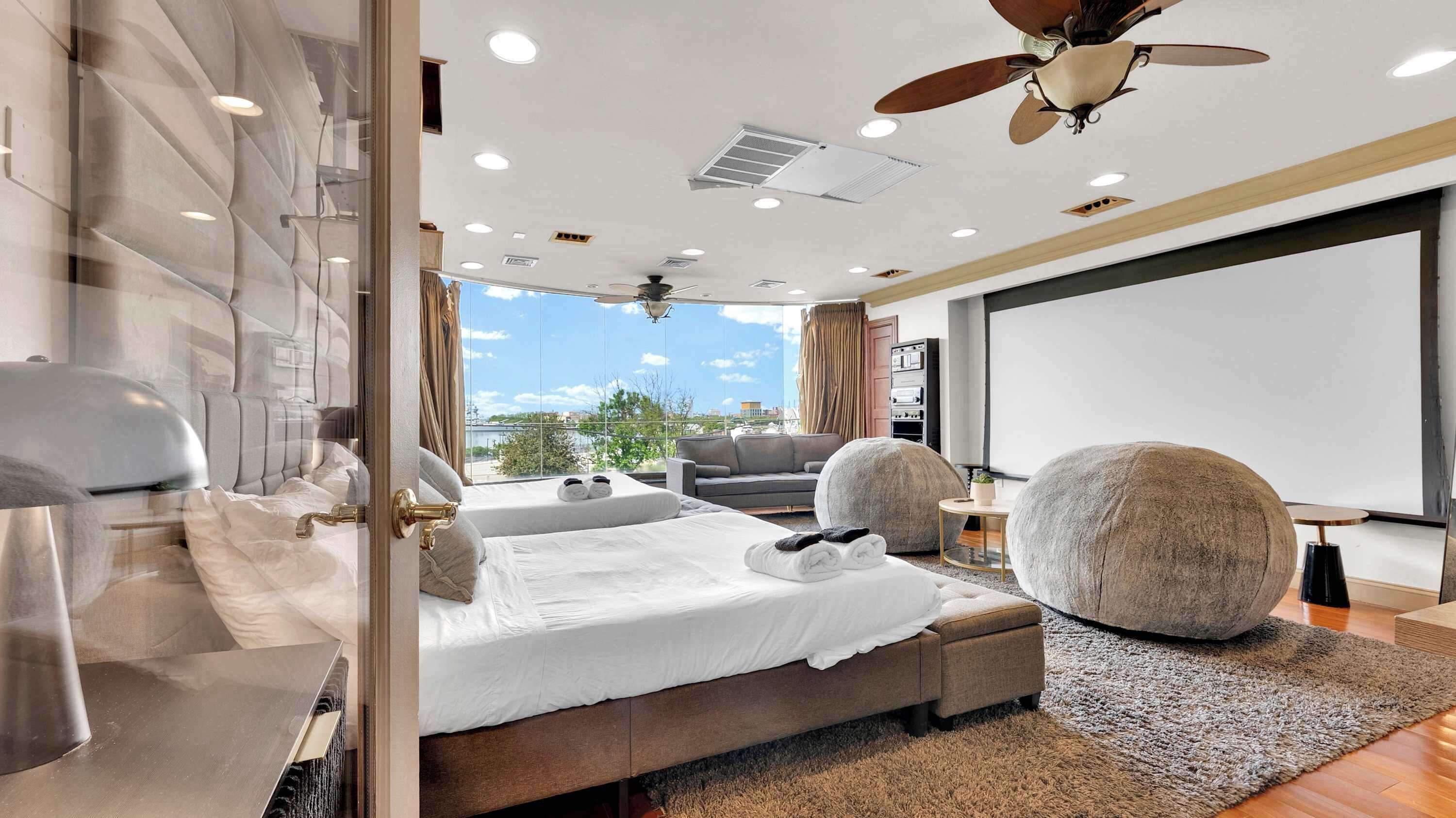 5 quartos, ferros/tábuas de passar roupa, Wi-Fi, roupa de cama