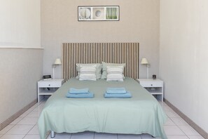2 Schlafzimmer, Schreibtisch, Bügeleisen/Bügelbrett, WLAN