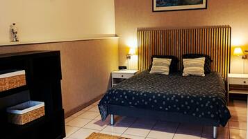 2 chambres, fer et planche à repasser, Wi-Fi, draps fournis