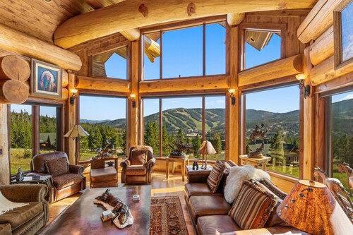 Grand Ski Retreat | Hot Tub, Fireplace + Views!