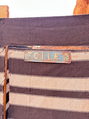 Dusche, Handtücher, Toilettenpapier