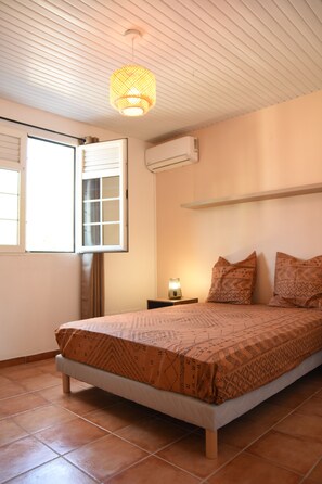 2 bedrooms, iron/ironing board, Internet, bed sheets