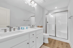 Douche, serviettes fournies