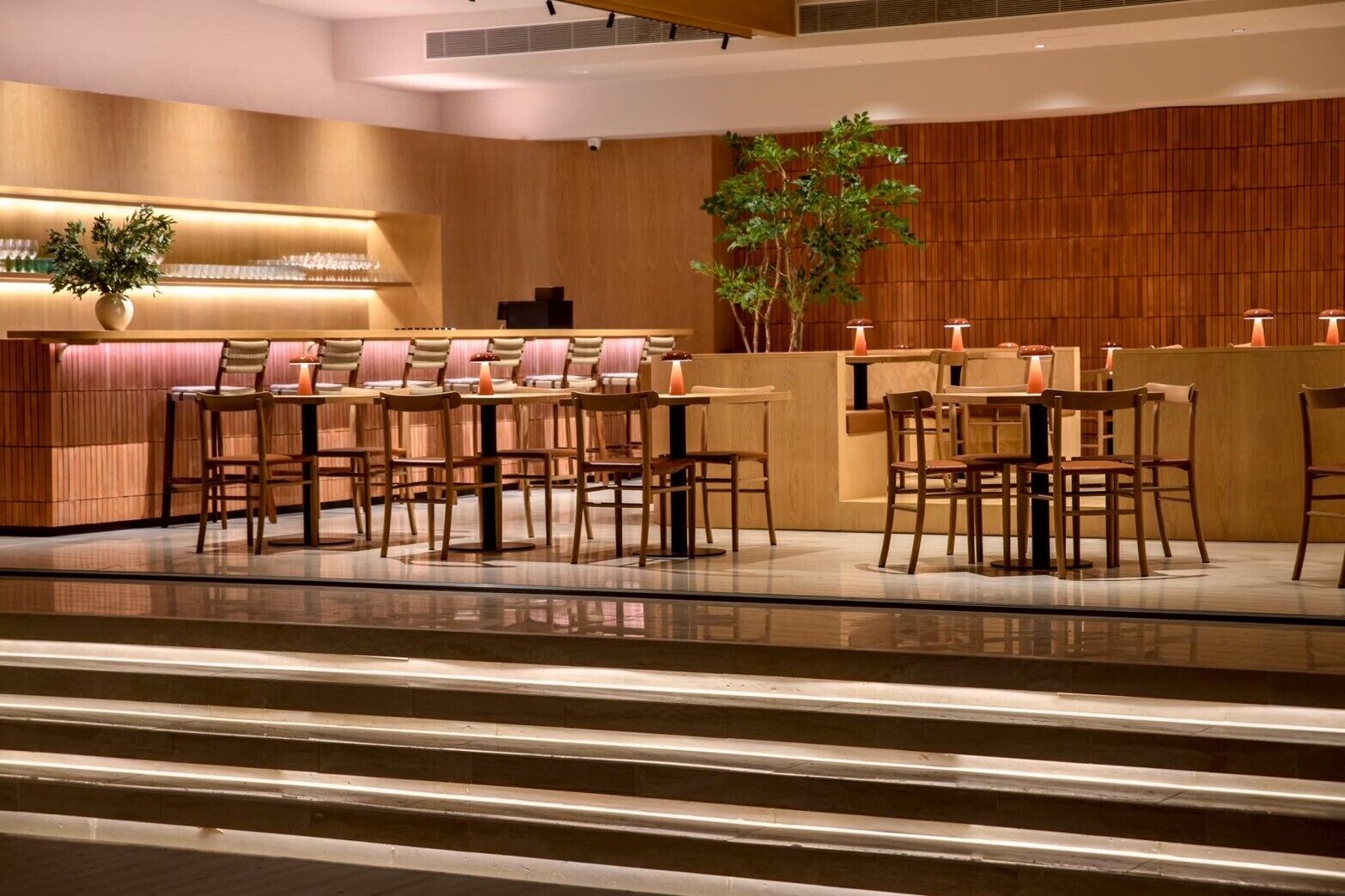 Se ofrece un desayuno continental (300 THB por persona)