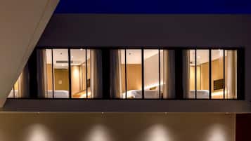 Pool View King Bed | Caja fuerte y wifi gratis